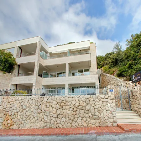 Apartment Katarina 3 *